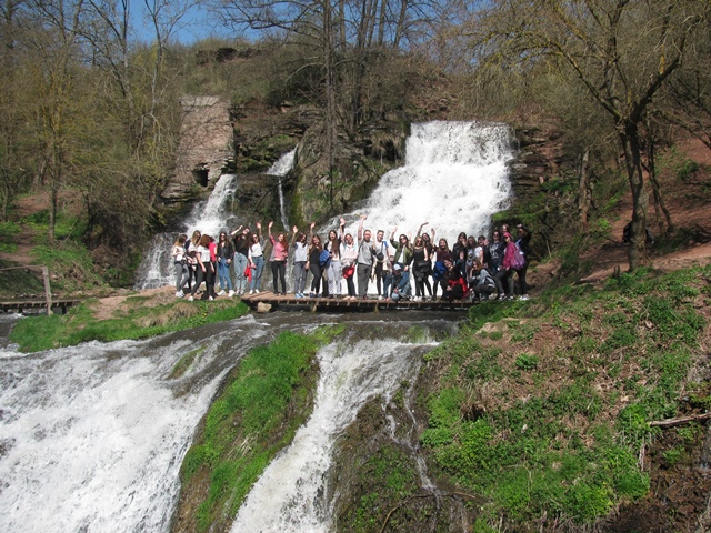 Найвищий рівнинний водоспад України в с. Нирків.